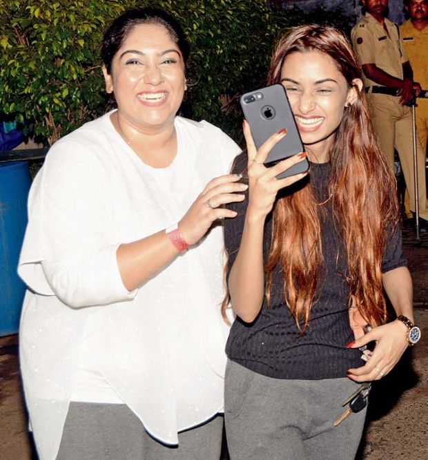 Who Is This Strange Girl Who Claims That She Is A Wife Of Rockstar Justin Beiber ?